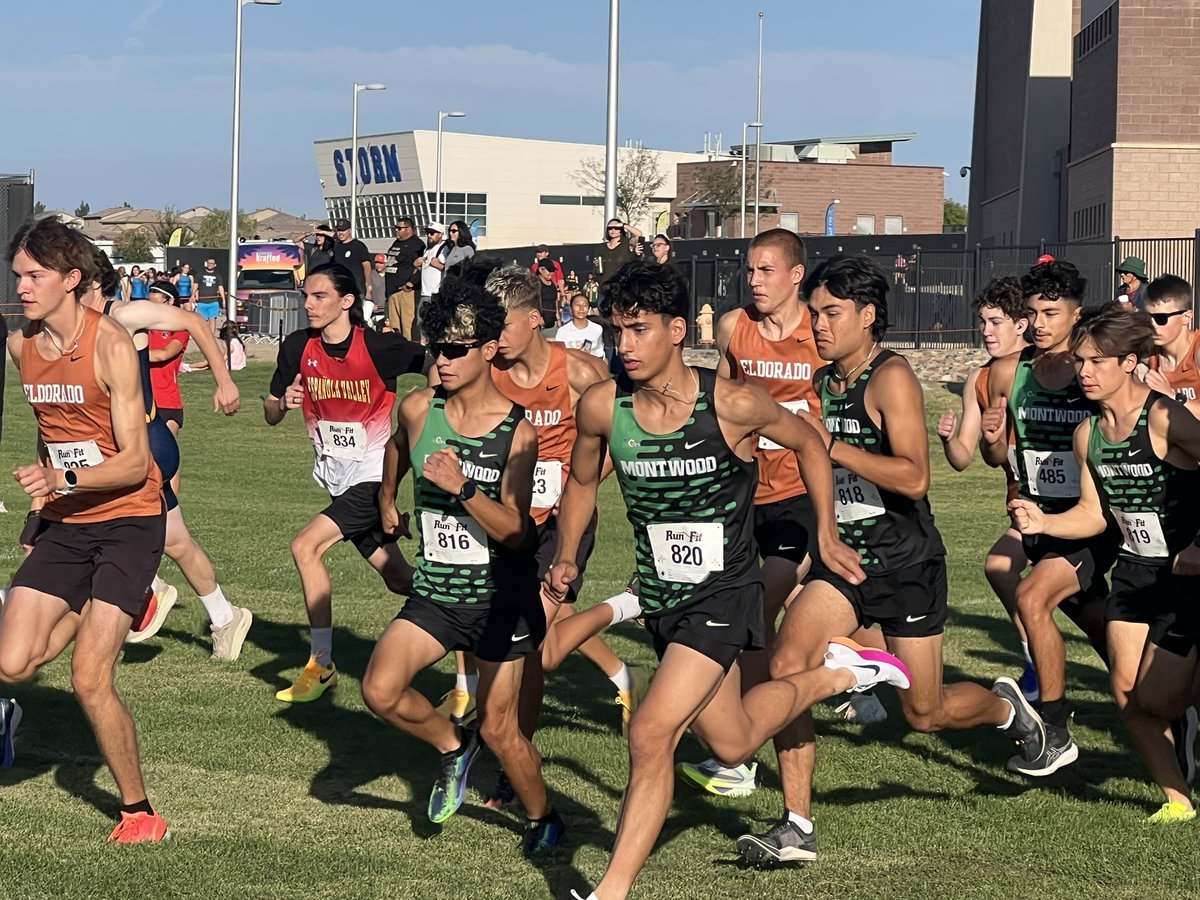 montwoodrunning's tweet photo. The Rams headed to Albuquerque, NM this past weekend to run against New Mexicoβs finest. @MontwoodHS competed well & represented the #Emeraldcity well. Keep working hard Rams! #earnyourhorns #Excellence #TEAMSISD @OHairston_MHS https://t.co/QHJpnpmX2f