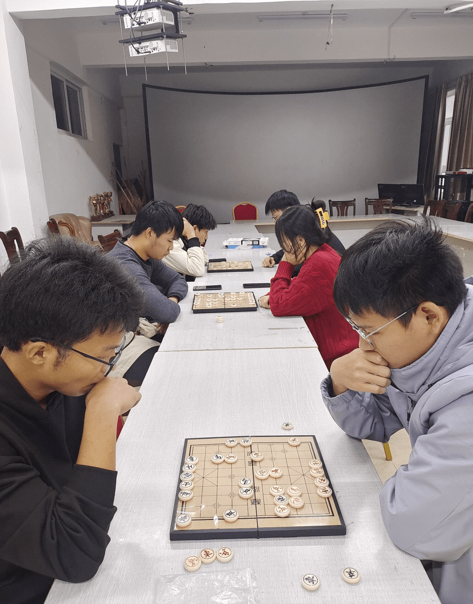 PresleyMasrn's tweet photo. Este fin de semana, nuestro club de ajedrez organiza un torneo para todos los amantes del juego! Ven a demostrar tu estrategia y hacer nuevos amigos ， https://t.co/KGLxQvmE7J