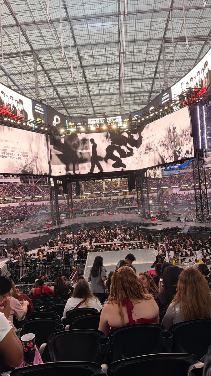 gumibean's tweet photo. the view no zoom #jkbdaybash https://t.co/F5sDodFy99
