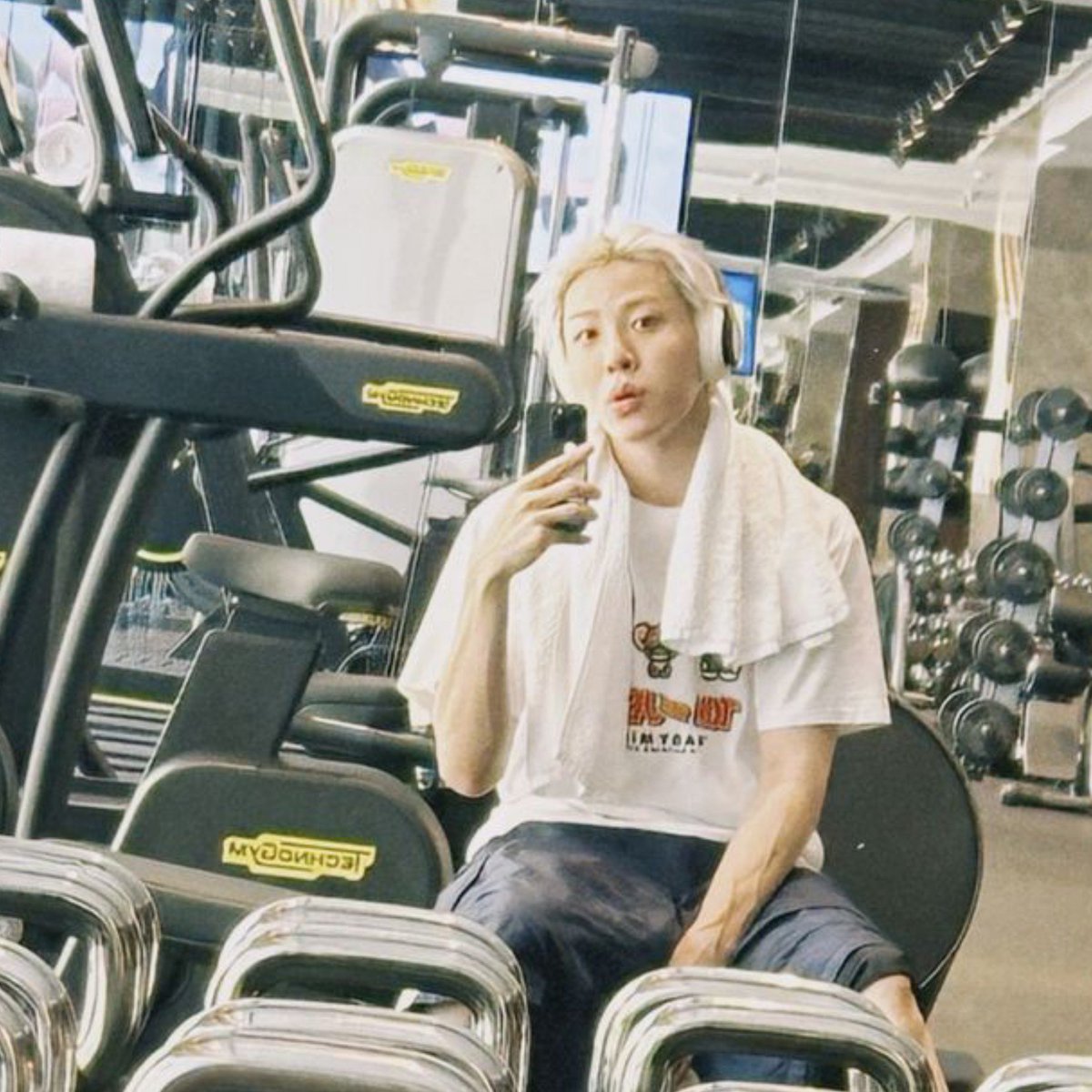 sojhvan's tweet photo. same but diff, gua gabisa berkata kata but this is my bokap and i honestly don’t even know what to say, you’ve given me so much of your time and love, bapak https://t.co/U9gakMEfq7