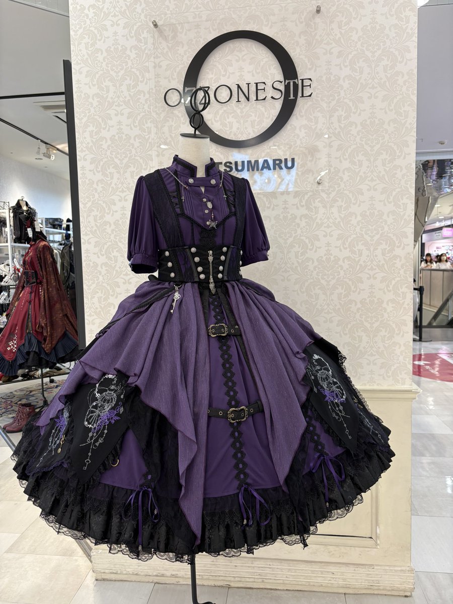 ozz_shibuya's tweet photo. 𓊆✧𝟸𝟶𝟸𝟼-𝙰𝚆 𝙲𝙾𝙻𝙻𝙴𝙲𝚃𝙸𝙾𝙽 ✧𓊇  

⚰️꒷꒦꒷꒦꒷꒦꒷꒦꒷꒦꒷꒦꒷꒦🦇

月下に咲くは、毒を秘めたる紫の薔薇
その甘き香りに、寄る辺なき魂は囚われる

𝔅𝔬𝔲𝔫𝔡 𝔣𝔬𝔯𝔢𝔳𝔢𝔯 𝔟𝔶 𝔱𝔥𝔢 𝔰𝔴𝔢��𝔱 𝔰𝔠𝔢𝔫𝔱 𝔬𝔣 𝔱𝔥𝔢 𝔡𝔞𝔯𝔨 𝔭𝔲𝔯𝔭𝔩𝔢 𝔯𝔬𝔰𝔢.

#ozzon
#ozzonjapan https://t.co/FNe0q4wHyl