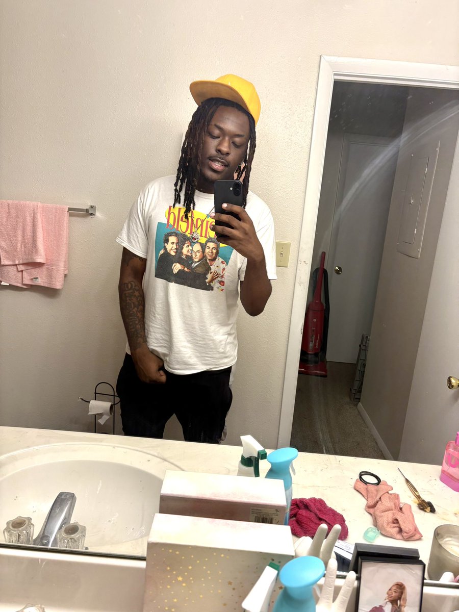 dreadheadcam_'s tweet photo. nigga love the mirror lol https://t.co/2IipEdirJq