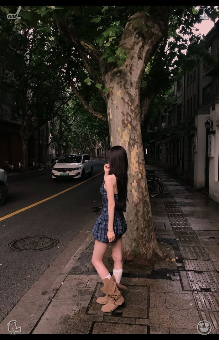 farahhtasyaa's tweet photo. 🏪Small dinner spoonThe following morning, Thomas discovered her, serene, a gentle smile on her lips, clutching her phone, the final selfie frozen on the display. Softly, he picked up the device, gazing at the image, and his eyes brimmed with tears. Her life had been defined by https://t.co/tTxiptXKUJ