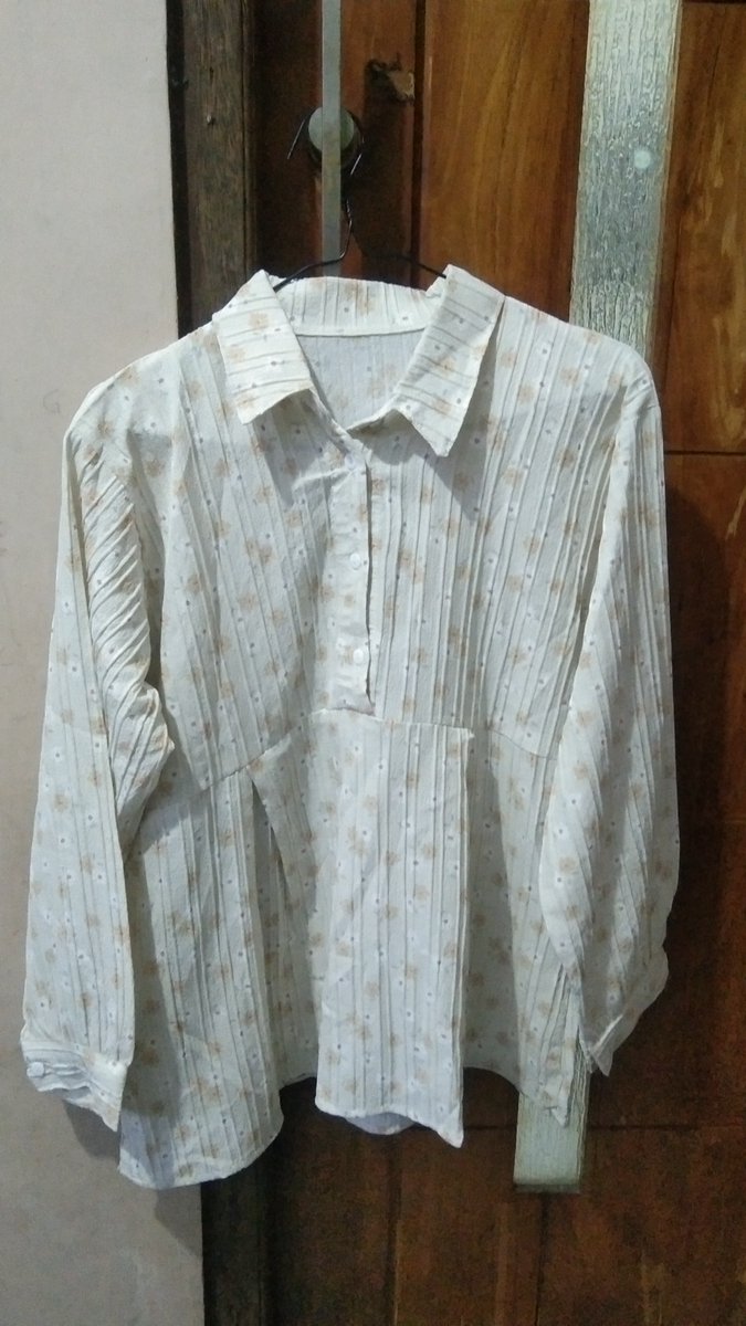 Kuromisolo's tweet photo. @unicefess Wts kemeja motif warna asli agak krem, blm pernah dipake 60 bisa dianter https://t.co/lnowUr1Fcv