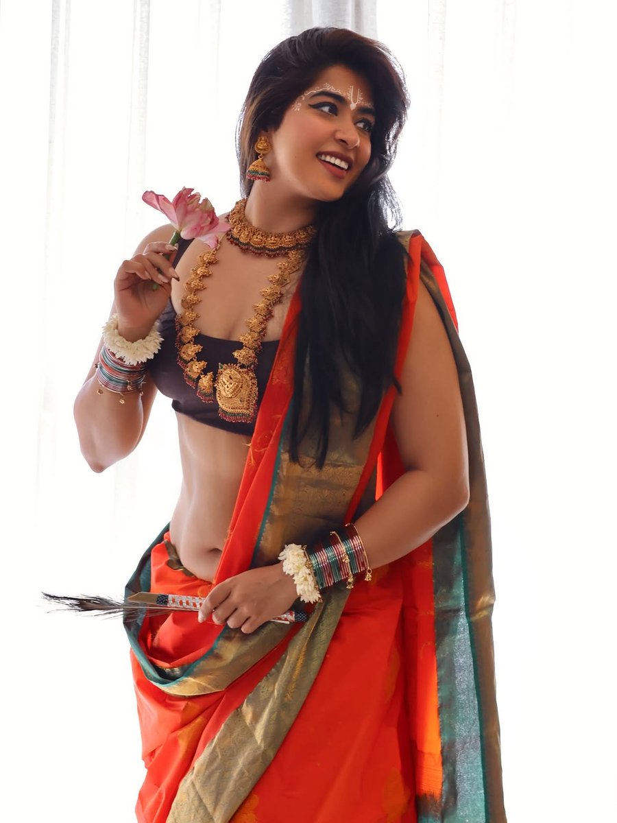 OnlyHeroines's tweet photo. Krishna Janmashtami special clicks of Nikita Sharma π€©πβ¨
Serving pure festive elegance and divine vibes! π¦ππΈ
#NikitaSharma #KrishnaJanmashtami #Janmashtami #FestiveVibes #OnlyHeroines https://t.co/Bc87GsWL42