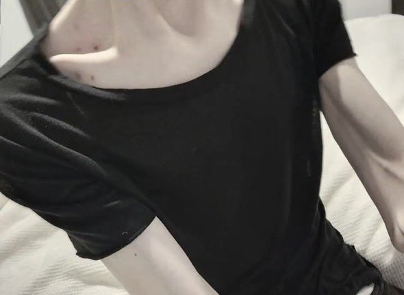 Cutieboolabs's tweet photo. Genuine question how much would I have to weight to look like this I’m 5’1-2 #edrtwt #edr #fypシ゚viral #fyp https://t.co/tw5Y6pNTdq