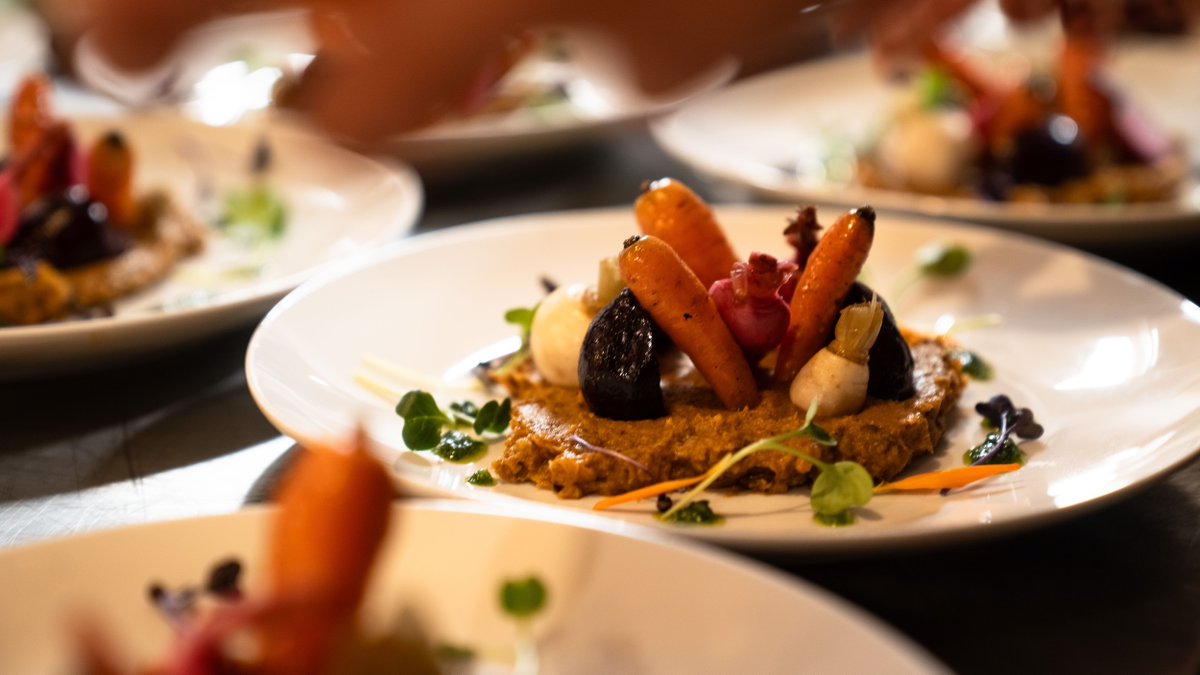 MangaroaFarms's tweet photo. Last week we hosted two Farm to Table dinners for Wellington on a Plate - a Field to Feast experience with delicious kai created by Tyler, with a real focus on local food. All veges and meat came from the farm, and most of the additional ingredients provided by local suppliers. https://t.co/jnkjwj2gTj