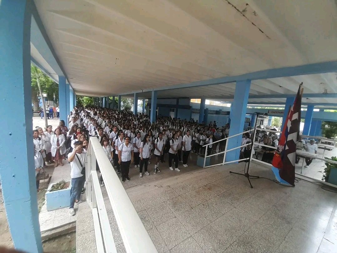 yamelverdecia's tweet photo. Con #HonorHolguinero participación en el acto de inicio del curso escolar 2026-2027. Le deseamos éxitos a nuestros educandos, nos llena de satisfacción cada año estar al lado de nuestros estudiantes de las Ciencias Médicas. En ustedes depositamos nuestra confianza 
#CubaPorLaVida https://t.co/yV7Cj42vH4
