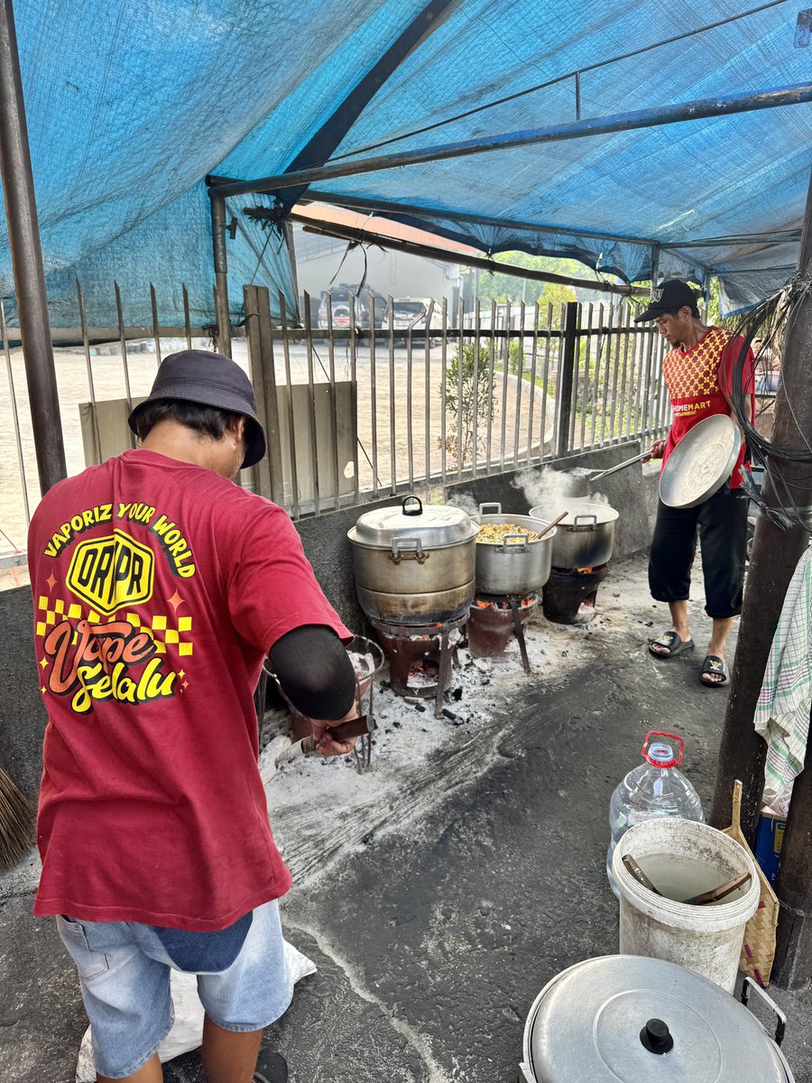 masakpartikelir's tweet photo. Top tier sarapan warlok Jogja, kalo turis domestik minimal banget harus punya kesabaran seluas samudra buat antre https://t.co/fe7ZITwm0i