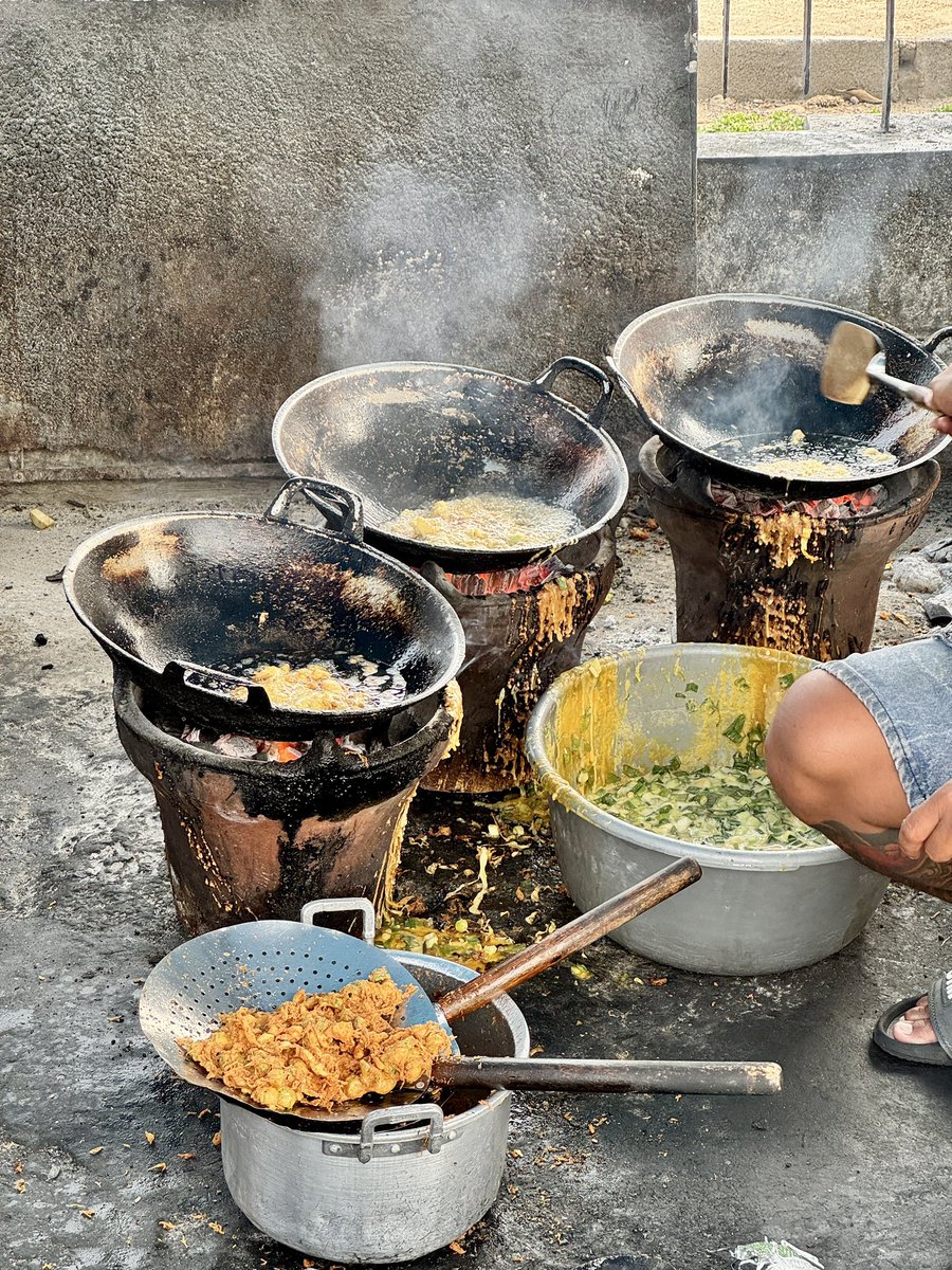 masakpartikelir's tweet photo. Top tier sarapan warlok Jogja, kalo turis domestik minimal banget harus punya kesabaran seluas samudra buat antre https://t.co/fe7ZITwm0i