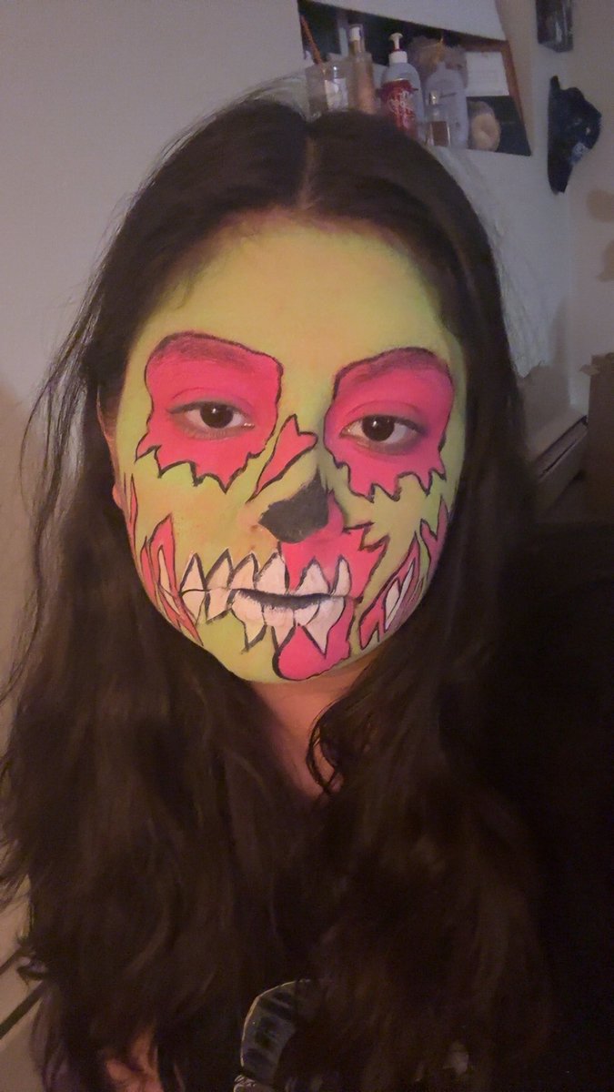 rageandlipgloss's tweet photo. Zombie, Zombie 🧟‍♀️💖💚 https://t.co/KA2psEZTMg