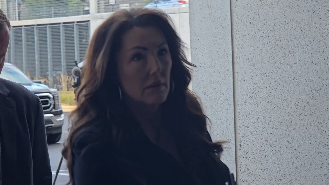 DiligentDenizen's tweet photo. This women is the one who confronted @billiewebbb and said 

"Hey Billie you should really stick to telling the truth, we'd really appreciate it" as we were leaving the courtroom after the hearing today.

She was with Erika Kirk.
I do not know her name. https://t.co/3Jz07JxsGE