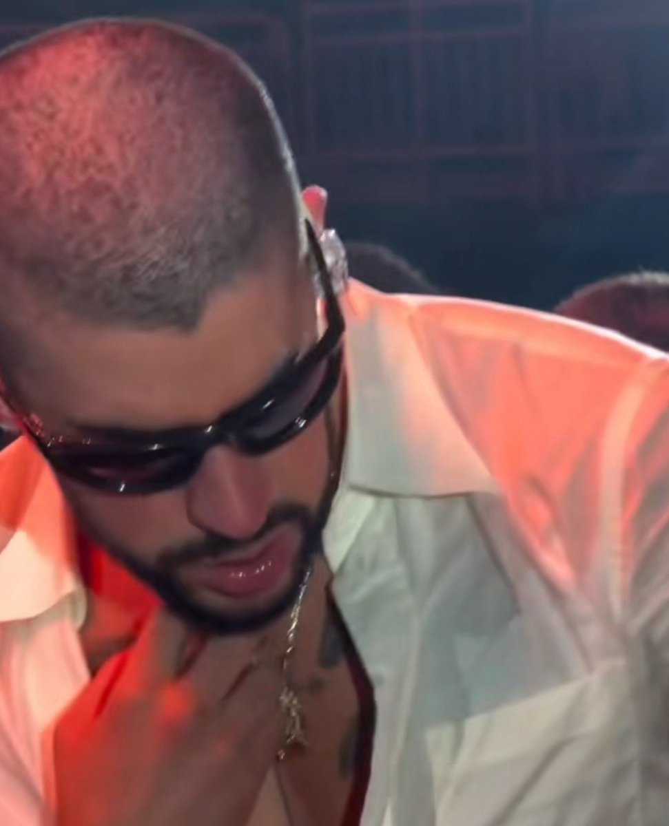 benitaocasiobr's tweet photo. só penso nesse homem careca 😩 https://t.co/WcXnuTImA7