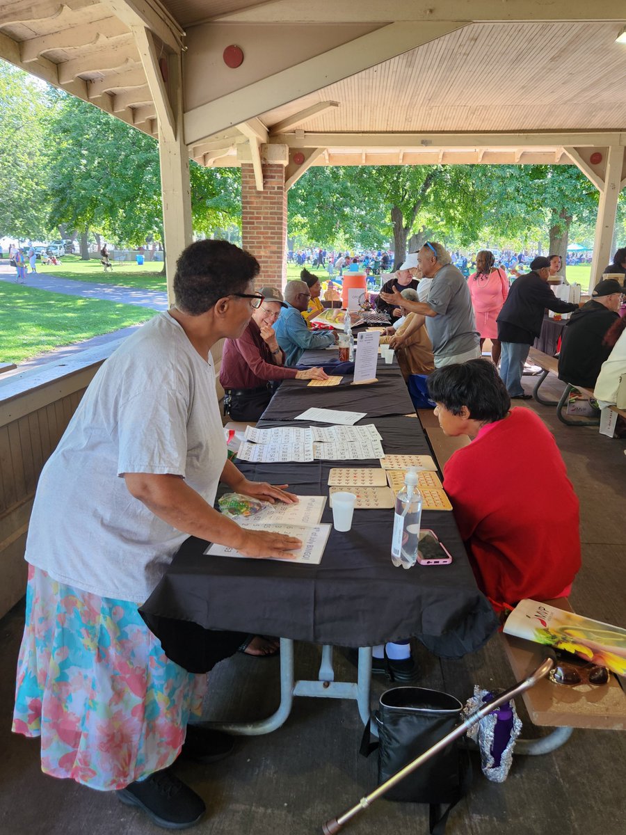 CommPlaceGR's tweet photo. Catching up (part 2)
A few weeks ago we spent the day at the beach for Monroe County's  (22nd Annual) Salute to Seniors! It was a great day to spend with friends in the fresh air down by the water - good food, good music, GREAT TIMES! https://t.co/OMDtcq08iw