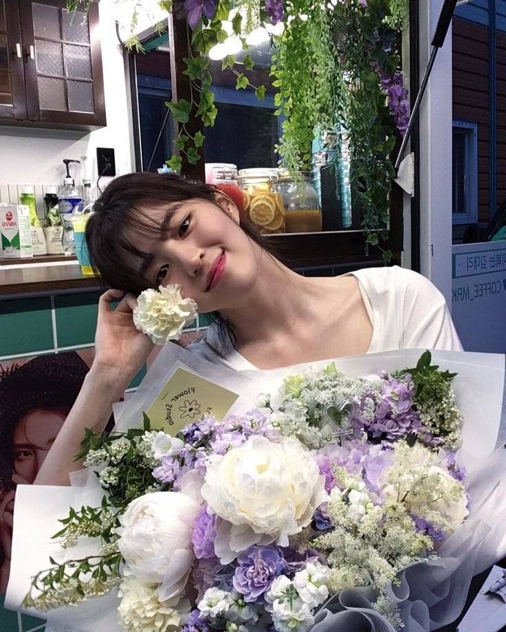 sojhvan's tweet photo. she’s the most beautiful woman in the whole world, she’s my mami, i’m sorry for being gone for almost two years sksks maafin ini mah, but i finally found my way back to you and i promise i’ll be the eldest son who loves you the most https://t.co/RcFSjATdL2