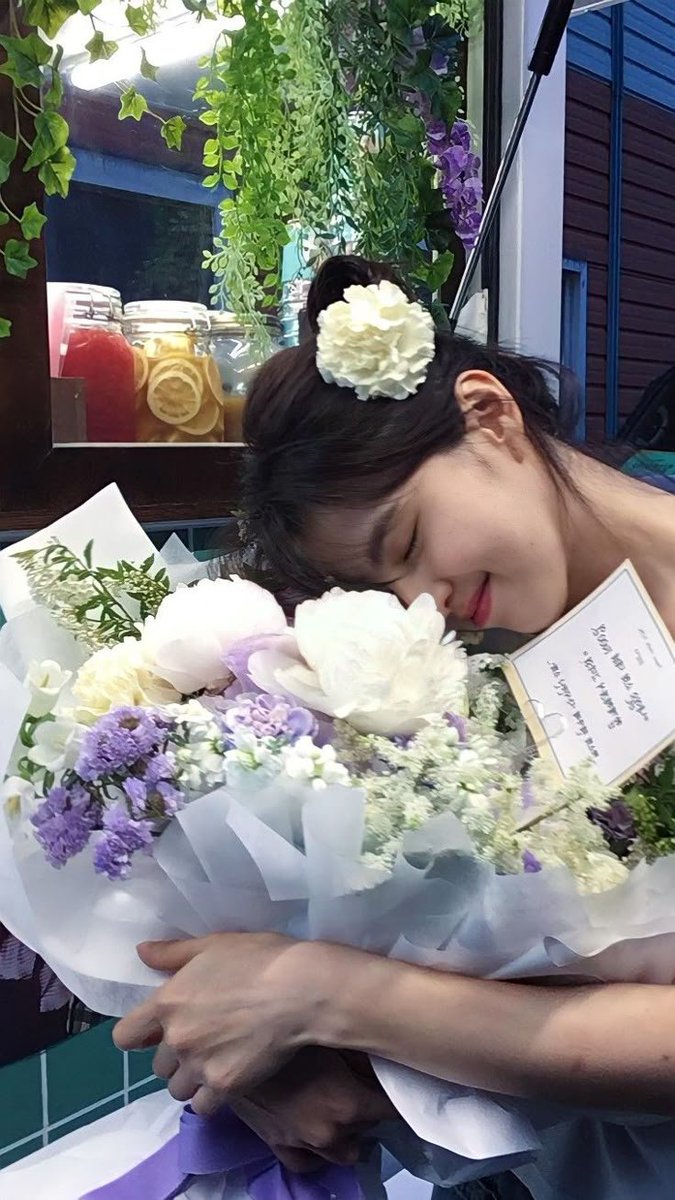 sojhvan's tweet photo. she’s the most beautiful woman in the whole world, she’s my mami, i’m sorry for being gone for almost two years sksks maafin ini mah, but i finally found my way back to you and i promise i’ll be the eldest son who loves you the most https://t.co/RcFSjATdL2