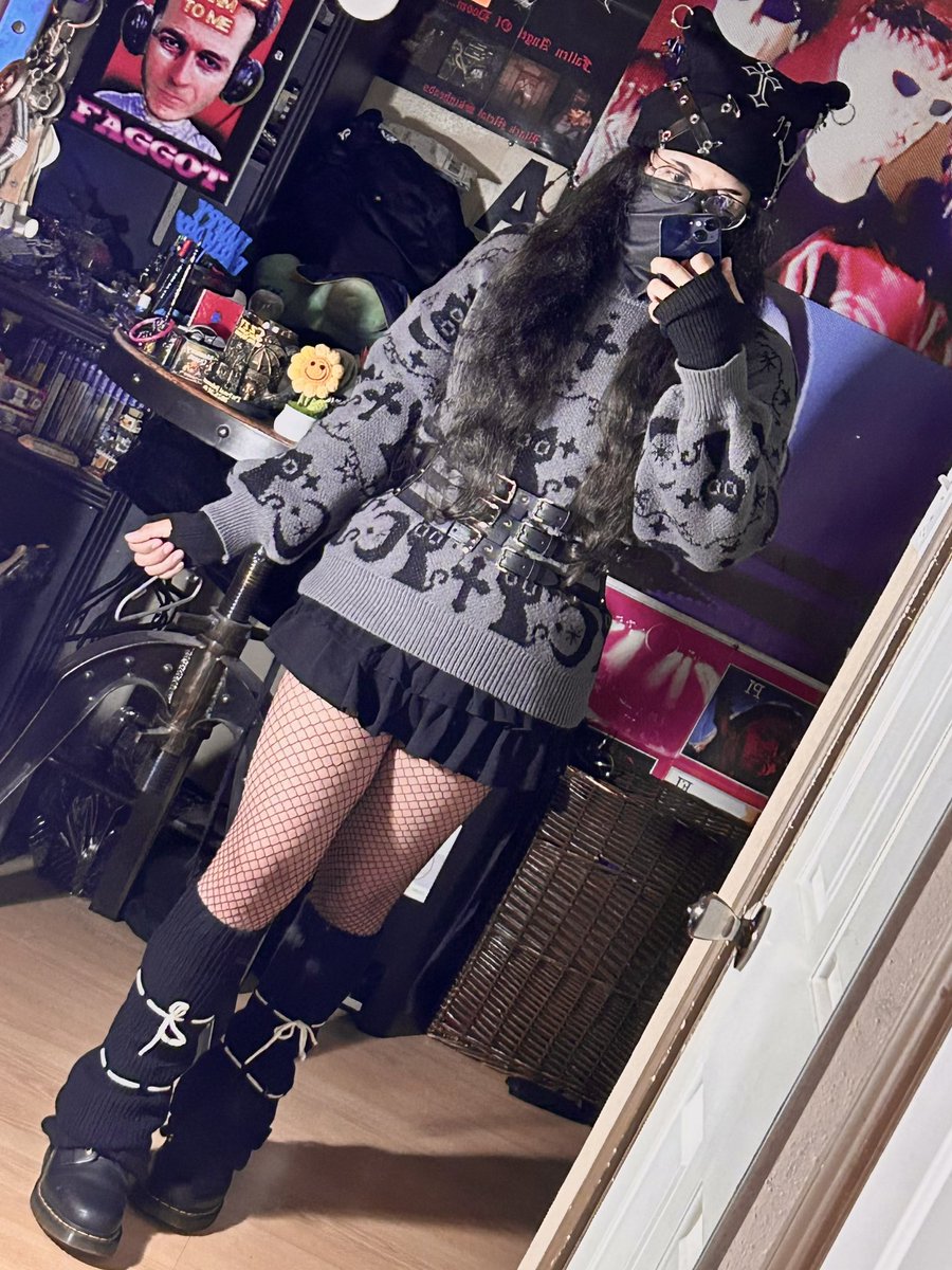 nofuninthistown's tweet photo. wanna get comfy with me?
#femboy #gothfemboy #altfemboy #crossdressing #crossdresser #fishnets #fishnets #legwarmers #boysinskirts #thighs #softgoth #gay https://t.co/tu1ATk9Abj
