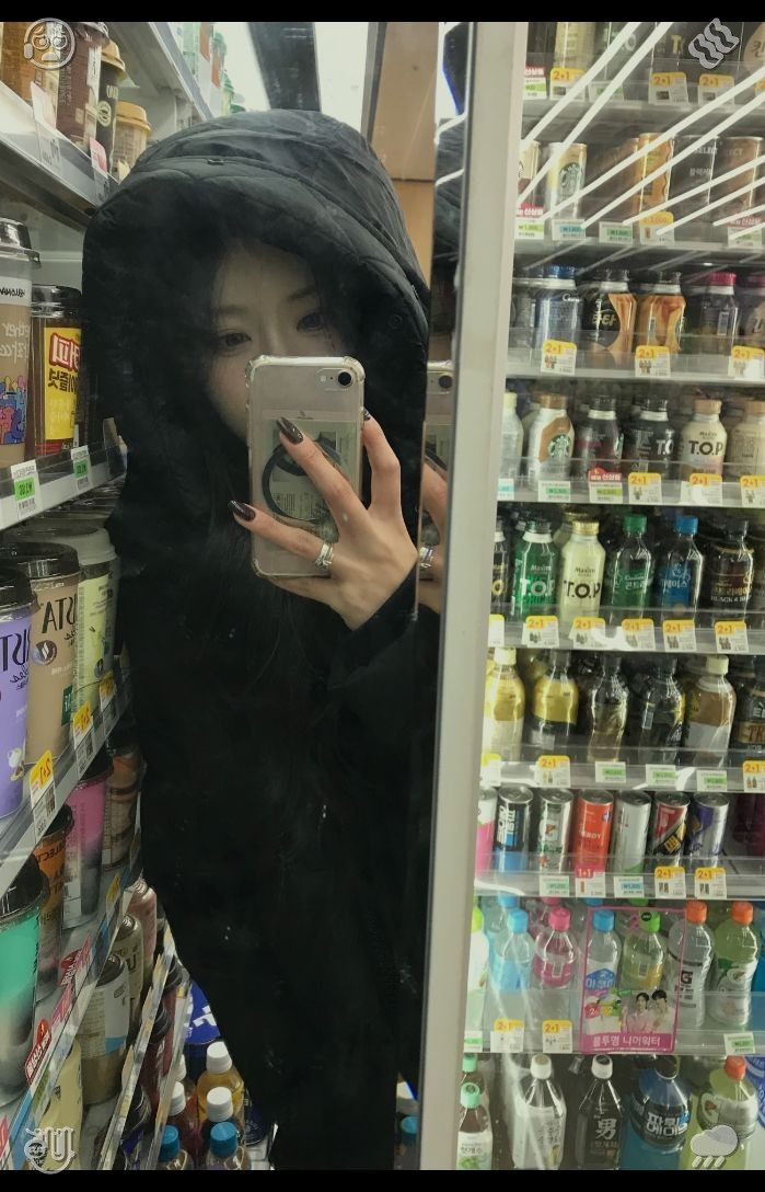 natsuki_sga's tweet photo. A glass of cherry juice. The exhaustion from brief intense effort dissipates quickly, yet the guilt of giving up halfway can haunt you for years. Embrace relentless perseverance today to avoid future sorrow and relentless self-criticism. https://t.co/THBRh2EreL
