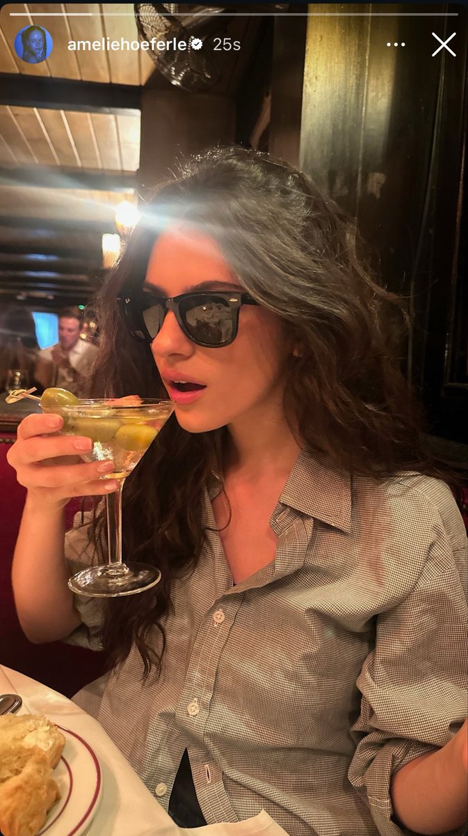 wlwlov3r's tweet photo. ELLA AND AMÉLIE ARE TOGETHER OHMYGOD https://t.co/tCF6ciBQ42
