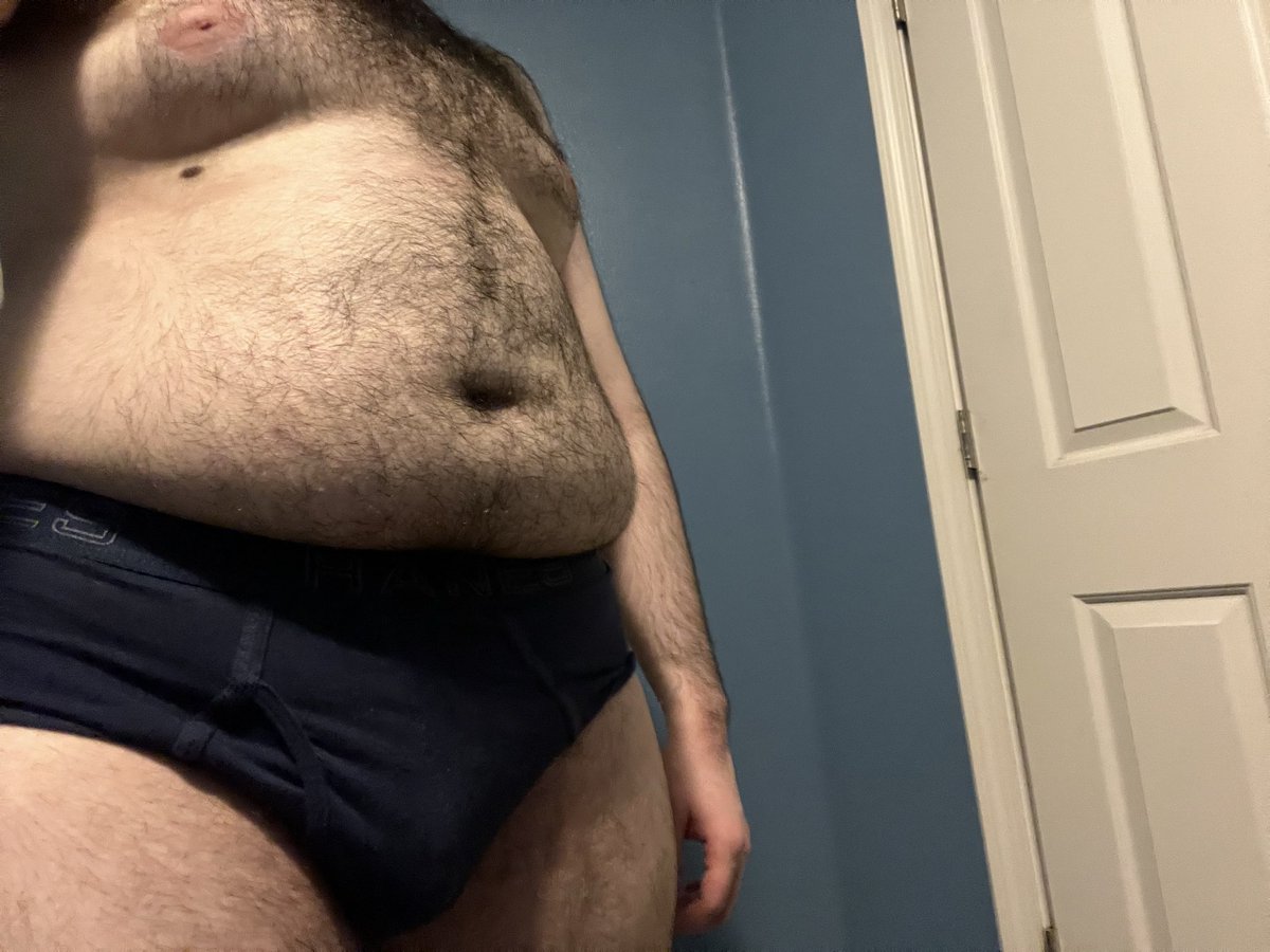 Tilemunchingdog's tweet photo. Ok i guess it happened #tummytuesday https://t.co/kcuEg3h2QC