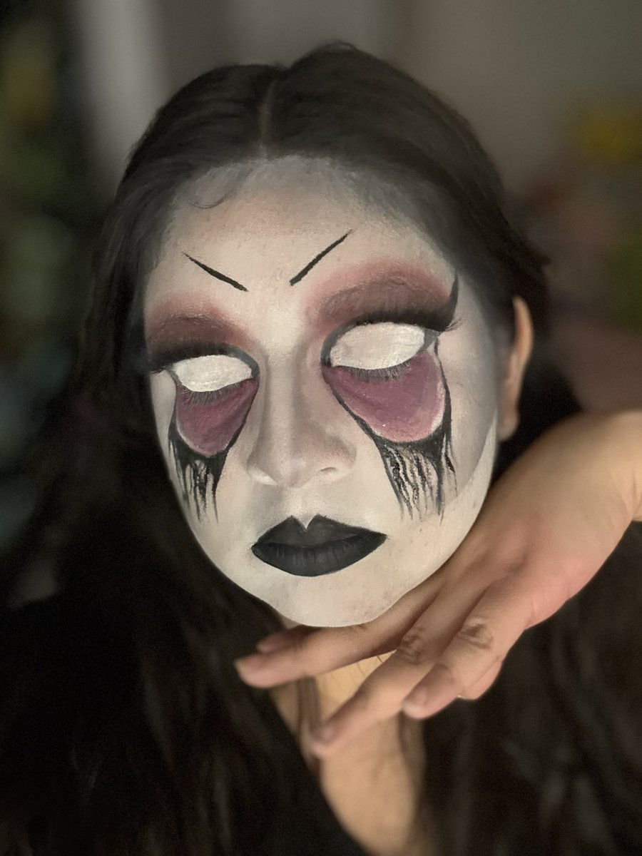 rageandlipgloss's tweet photo. 🎃In honor of spooky season👻 yes my eyes are closed https://t.co/QTg8qeuVjf