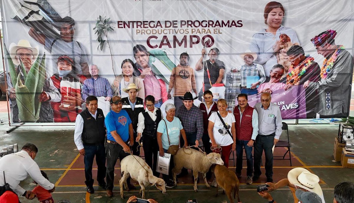 GlezNapoleon's tweet photo. ¡Seguimos entregando apoyos directos al campo hidalguense! 🚜🌱 En Progreso de Obregón beneficiamos a familias productoras de 4 municipios con insumos y herramientas.
Con el liderazgo de @juliomenchaca_ , construimos #ElHidalgoQueQueremos. 🤝🌾 https://t.co/xhfU5tkP8o