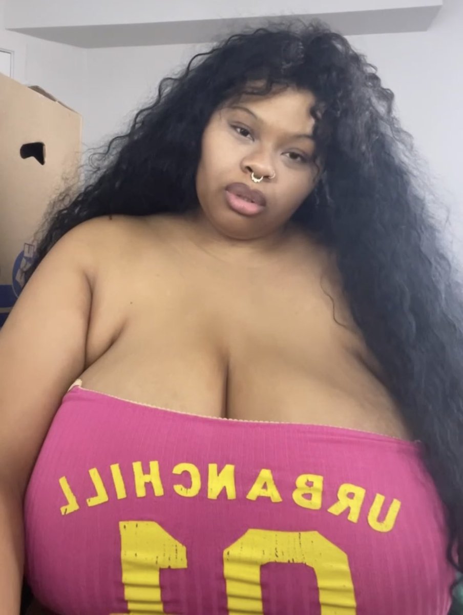 bigbodymunchh's tweet photo. Ms. 40K🍈🍈🩷 https://t.co/L5sh9ktouD