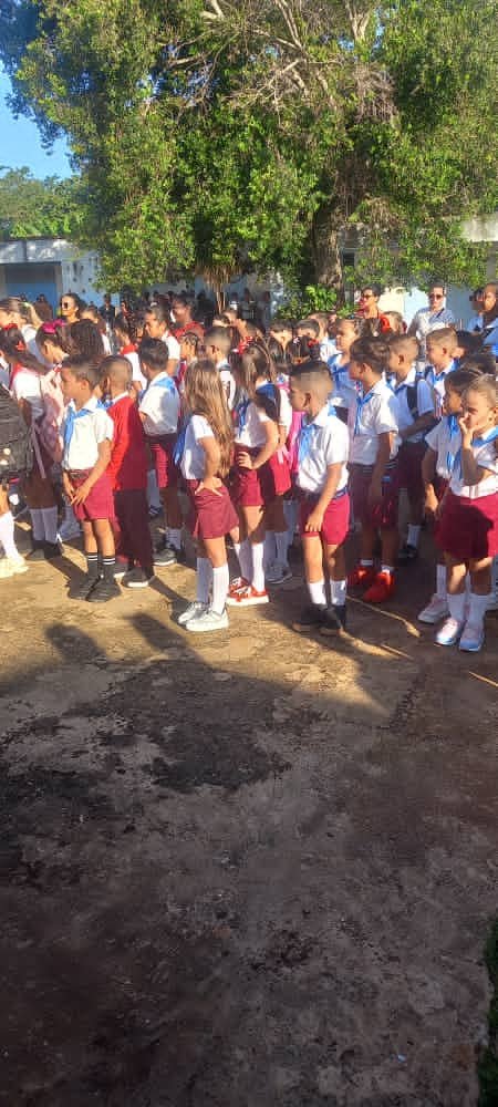 GeneticaEste's tweet photo. Hoy comenzó el curso escolar. Un inicio para muchos niños, un reencuentro para otros con mucha felicidad y alegría. Y nuestra empresa apoyando cada tarea. Cuenten con nosotros siempre.
#geafmayabeque
#Educación
@BernalJuli14660 https://t.co/sEc5fpbQ2e