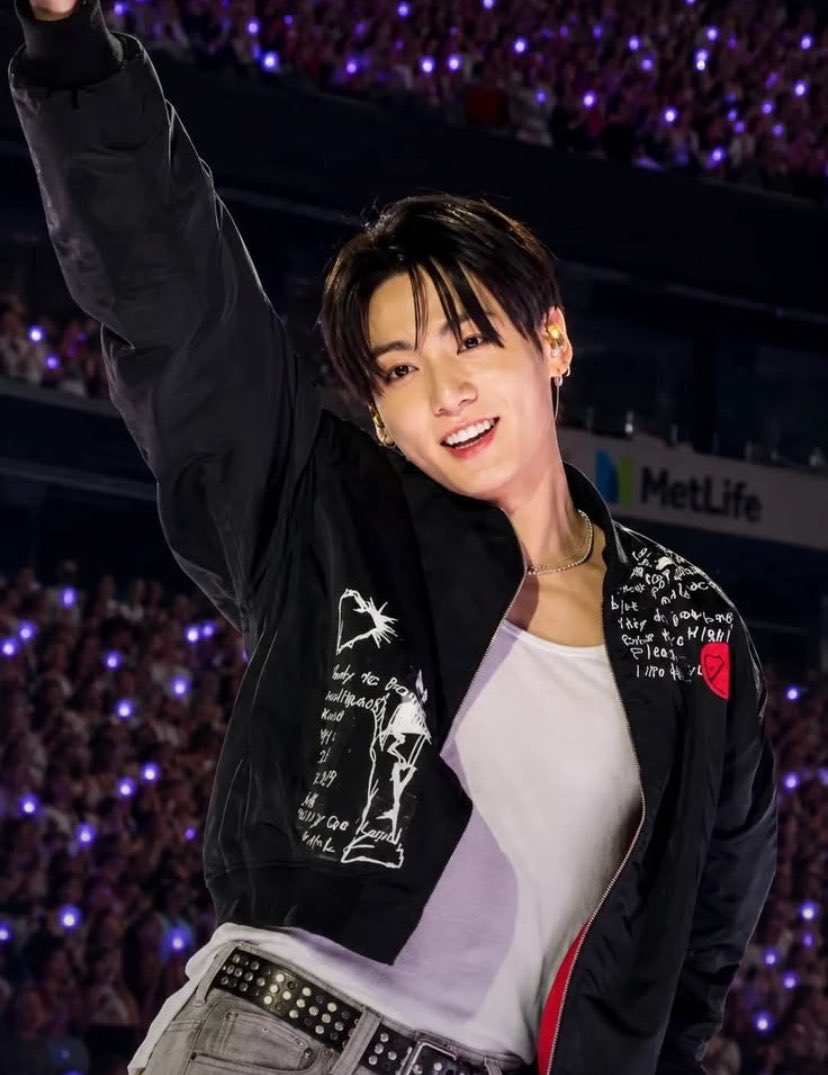 pretaekoo's tweet photo. Happy B-Day to the loml 🥹🤍 https://t.co/x4AFl8Dhxa
