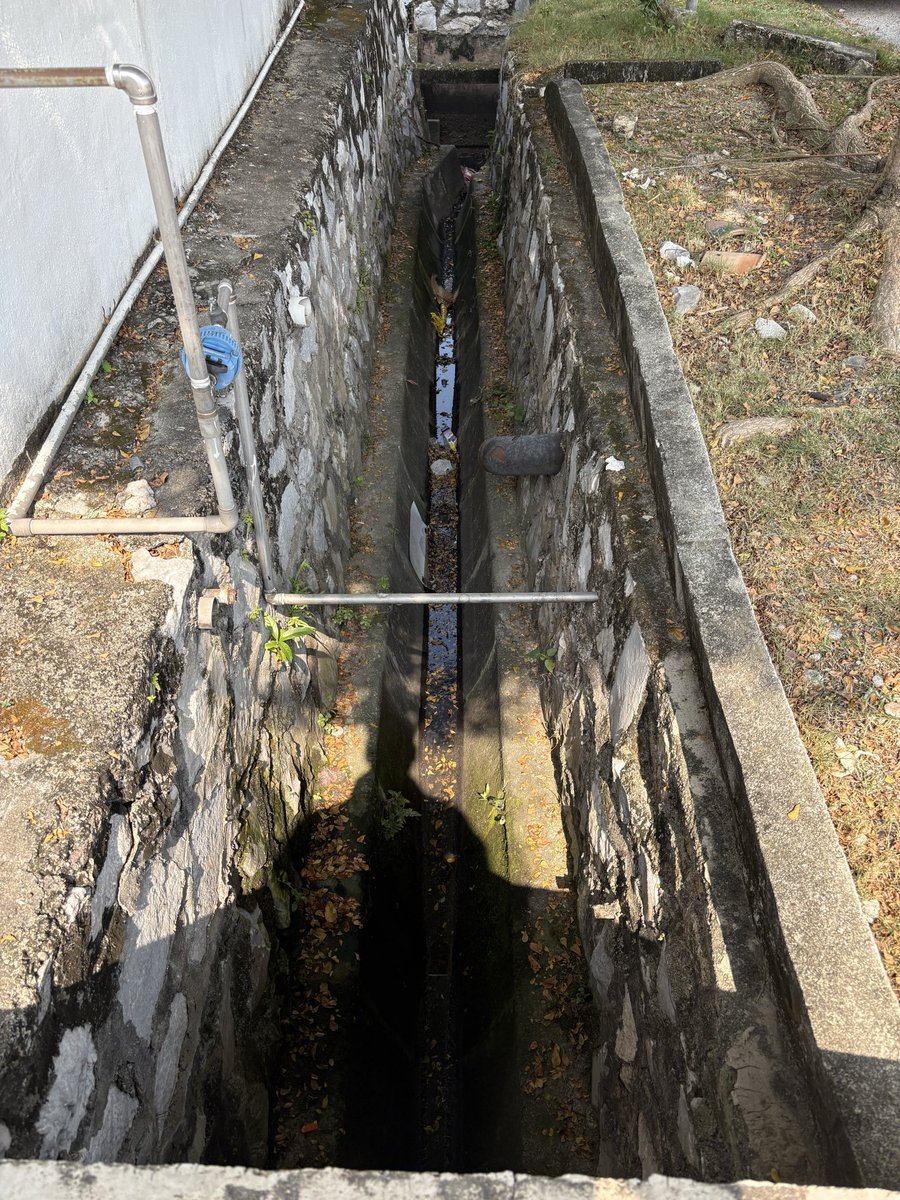 computrseznope's tweet photo. Longkang kat SS5D boleh tolong kasi bersih ka @pjcitycouncil ? Worker data yang mintak duit extra pulak. Boleh ke macam tu? https://t.co/nK3oOyKNuP