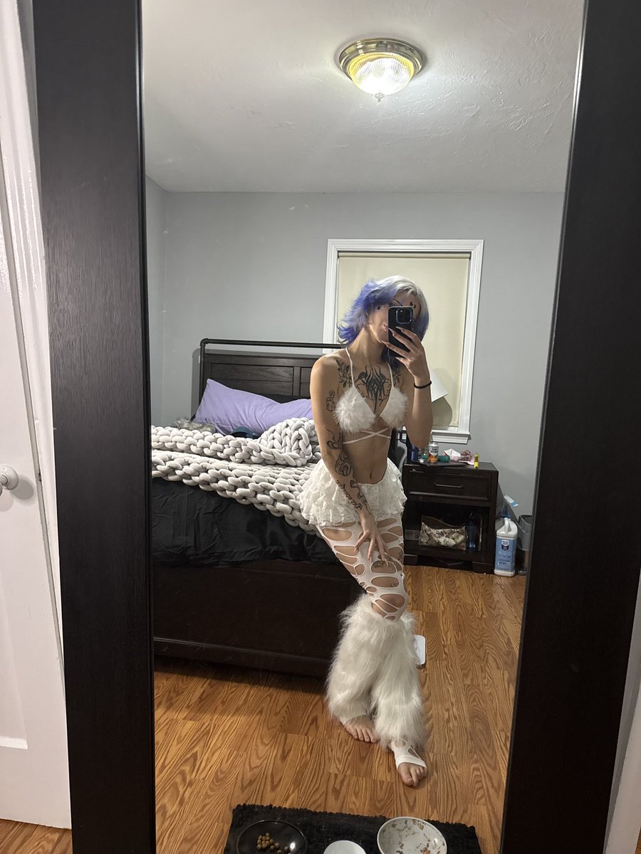 wednesdayyevans's tweet photo. princess treatment is not letting her speak because bunnies don’t use big girl words https://t.co/nS1GbrihXJ