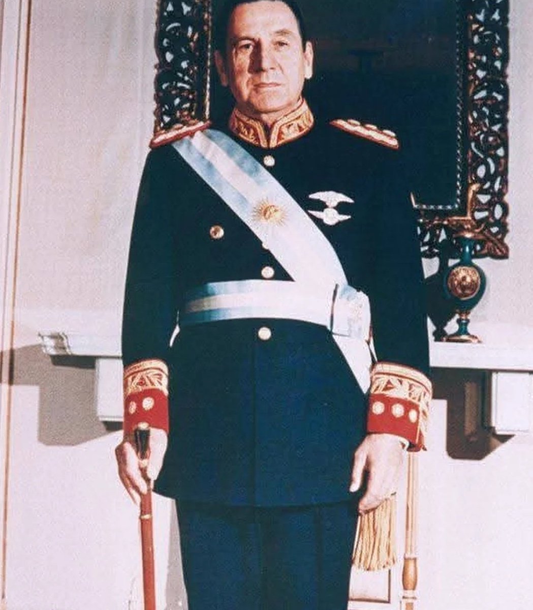 lynceusdess's tweet photo. Para el comunista, muy capitalista.
Para el liberal, muy comunista.
Para el católico, muy laico.
Para el masón, muy clerical.
Para el progre, muy autoritario.
Para el fascista, muy democrático.
Para el tradicionalista, muy plebeyo.
Para el modernista, muy arcaico

Sigan llorando. https://t.co/PBrqB1tYKo