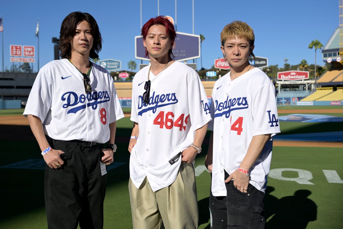ellejapan's tweet photo. #Number_i がドジャースタジアムに降臨！　始球式では、野球経験のある #岸優太 が見事な投球を披露⚾️
#Number_i_Dodgers

▼記事はこちら
https://t.co/pagxWDCORU https://t.co/l4hFmnkaYA
