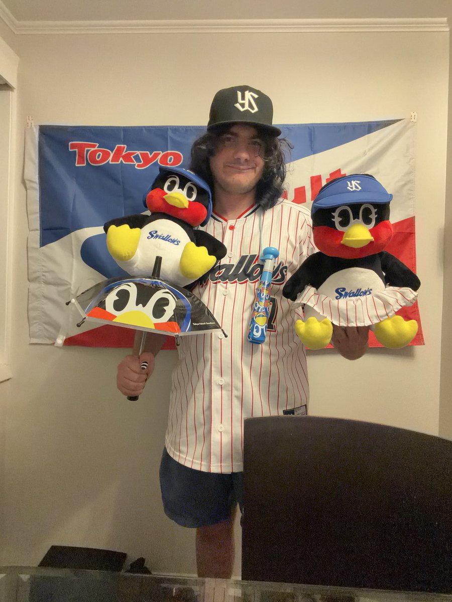 phoenixfiress12's tweet photo. To Swallows Supporters, NPB Supporters, and anyone who happened to watch Youは何しにニッポンへ, all the kind words, feelings, and stories that I have seen here are things that have made me so happy to see. I never would think so many people could relate to an American flying all the way from Denver to Japan to see his favorite baseball team, especially with the opportunity to see Jingu and also to see his favorite mascot in the process. When I stepped out of Narita’s arrival gates, and met the crew, they were so friendly and were very interested in why I came to Japan, I knew the shock would be wild, but the only words that could come out of my mouth were “Tsubakuro”, and from then it was my goal to see him. Though I didn’t achieve my goal of getting to give him a big hug, I still did much, got a ton of merchandise, eat yummy food, be at Jingu, meet so many amazing supporters, and of course see my favorite baseball team and Mascot win a game! It’s a night I will never forget. My love of the Swallows will still be around for a long time, I still drink Yakult everyday, I wear my Swallows hat everyday, I even started collecting NPB cards, it really shows how amazing the Swallows community is, and why I felt connected when I first saw the team play a game. I will be coming back every summer for another day of Swallows Baseball. Right now if you want, I have an account on Instagram that I have if you want to keep up with me and the Swallows called Swallows Gaijin, which I will leave a photo if you want to follow. There is no other way to say it though, I miss the crowds, the team, Tsubami, and Tsubakuro, but I know when I come back they will be ready with open arms, ready to welcome me back to Jingu. Thank you everyone, you guys keep making me smile and tear up. From America: GO GO SWALLOWS 🐧☂️

“Tsubakuro’s Number 1 American Fan”
- Andrew/Phoenix Smith

#Youは何しに日本へ
#つば九郎
#yakultswallows
#swallows