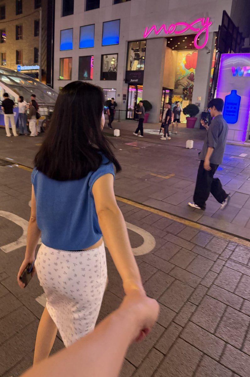 thea_lena_'s tweet photo. checked out the Jongno night stalls, had makchang and drinks… and somehow ended up at the hotel across the street 😝 https://t.co/vI9kydlKo6
