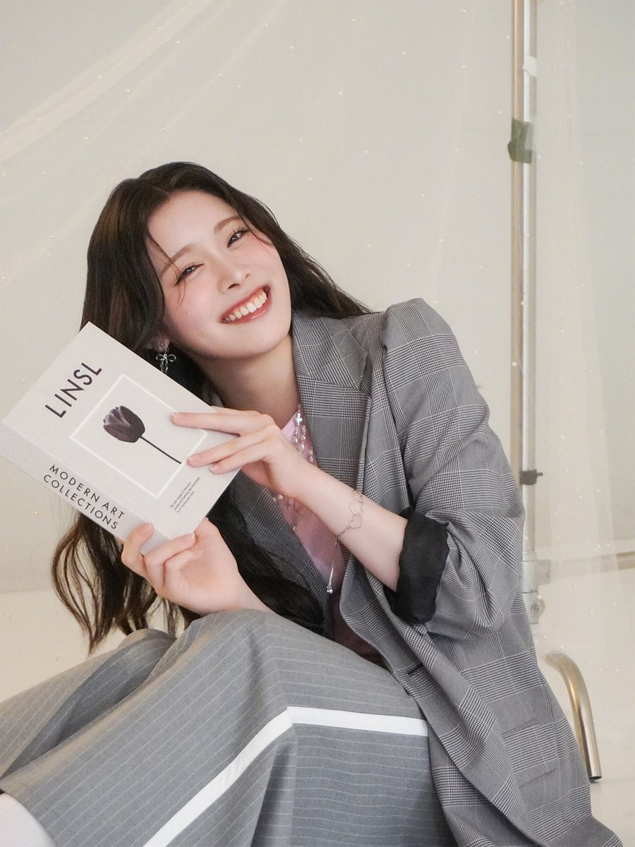 ebichu_fanclub's tweet photo. 📷職員だより📷

「風見和香生誕生写真のオフショット🤍」を更新!!📖✏️
https://t.co/gSrpo3wvXj

💗ファンクラブ新規入会
https://t.co/akw8S5qPGW https://t.co/WsyKZ0fvUm
