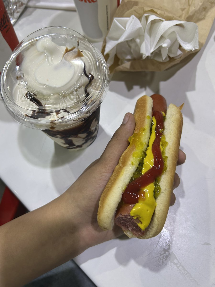 cecegate_'s tweet photo. #FatAndProud https://t.co/i5obi4xaaI
