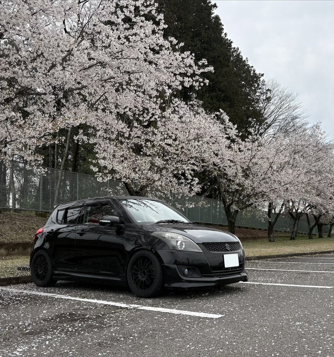 Toiii1111's tweet photo. ZC32S売ります！！
千葉県より

スイフトスポーツ2012年式6MT
ジムカーナ車両
60万円

車検：来年10月まで！
距離：13万キロ
エンジンオイル、ミッションオイルは3000～5000km毎に交換してます。

詳細はdmでお願いします。

 #車売ります
 #zc32s https://t.co/9rEjD6sY1n