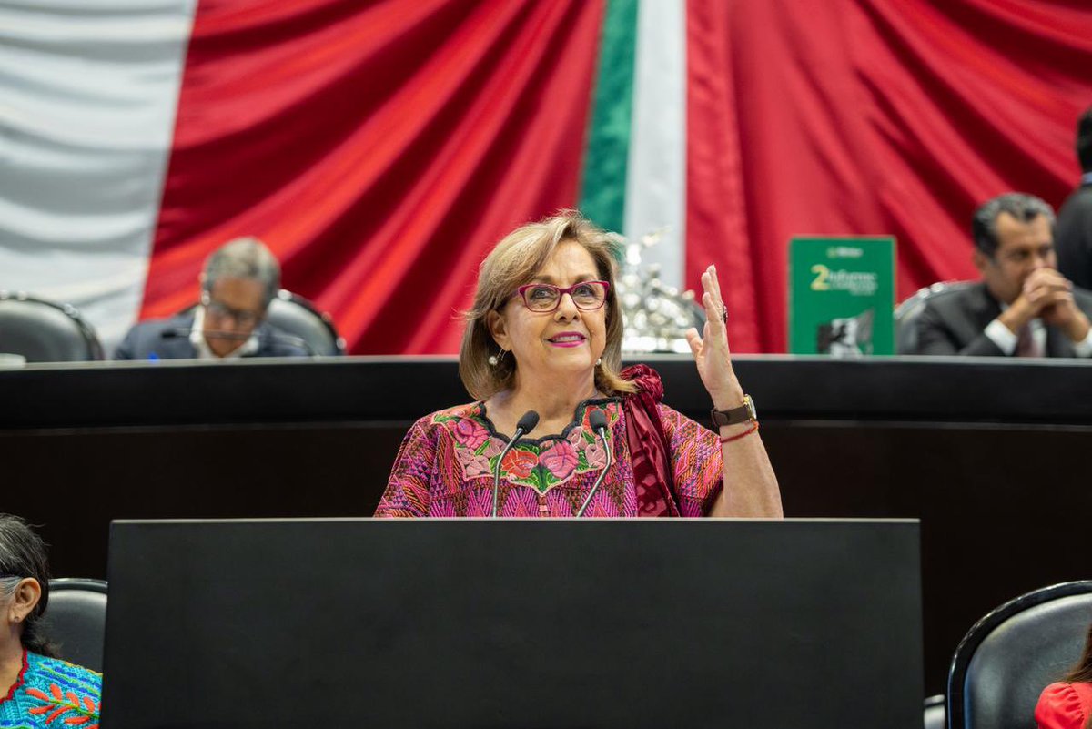 MaluMicher's tweet photo. Cuando una mujer llega a la Presidencia, no llega sola. Llegan las sufragistas, las obreras, las campesinas, las maestras, las científicas, las mujeres indígenas y afromexicanas, las defensoras y las madres buscadoras. Con nuestra Presidenta @Claudiashein llegamos todas. Y hoy las niñas saben que ningún espacio les está prohibido.