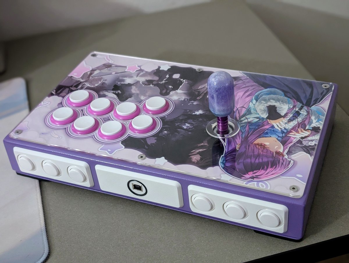 Shallicomms's tweet photo. My recent personal build! 

14" from @allfightsticks
Design by hikawaa
Sanwas with CAU-2 Switches and a Hayabusa with an Otto V1.

Topper from @elcptspookerz https://t.co/ByWYVuzK6V
