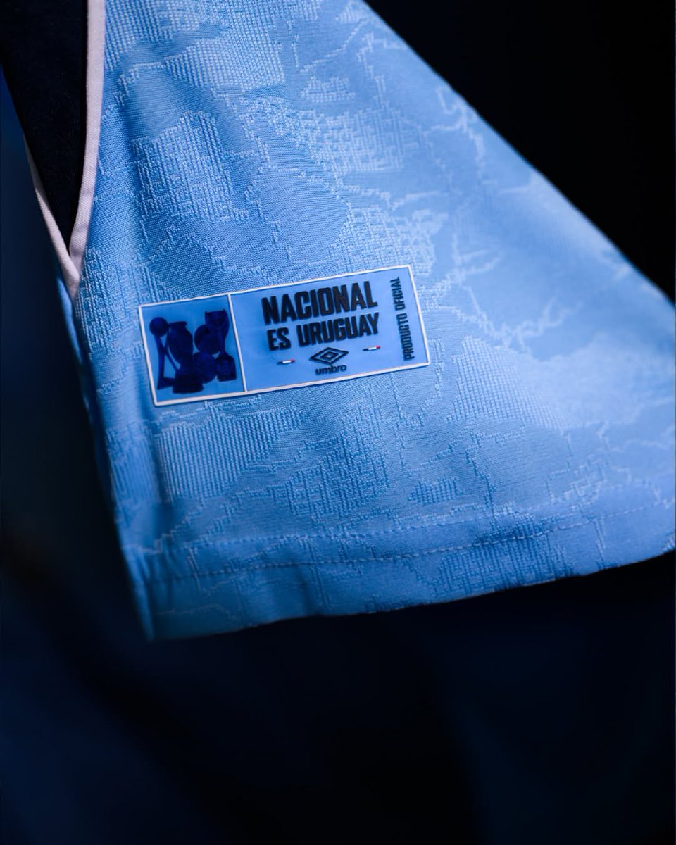 soccerjerseynws's tweet photo. 🇺🇾 Camiseta Celeste Nacional 2026 x Umbro.

Every year, the Uruguayan giants drop a light blue kit celebrating their link with the national team.

The new version features a pattern showcasing the country's 19 departments, while the back pays tribute to the 123 Nacional players who have won titles with Uruguay.