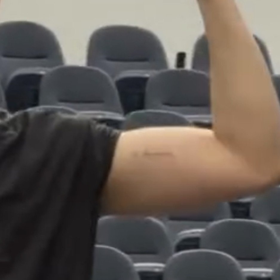 knjpagee's tweet photo. IS THIS A NEW TATTO OR AM I TWEAKING?? https://t.co/KeYsd3jhHK
