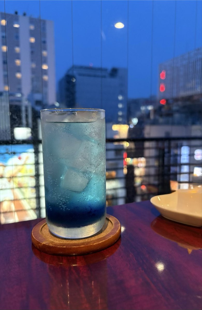 BarTriumph's tweet photo. 大阪・宗右衛門町 バー トライアンフです。

【今週の予定】 1日（火） 18:00〜21:00 2日（水）18:00〜21:00 3日（木） 18:00〜21:00 4日（金）18:00〜21:00 5日（土）臨時休業

会話と空間を味わう、静かな夜を。 https://t.co/tWc1OD4sDq