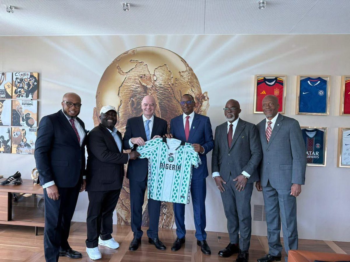 Bamidele_9's tweet photo. BREAKING!!! 

The Nigerian Delegation, led by the Chairman of the National Sports Commission (NSC), @ShehuDikko, met with FIFA Executives in Zurich to discuss the current state of Nigerian Football. https://t.co/ktEhjIWo3u