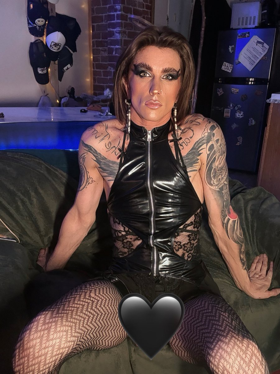 MartaDarkk's tweet photo. You can look… but the uncensored version comes tomorrow 😈🖤 #onlyfans #Crossdressing #Femboy https://t.co/FFo2EgJSmb