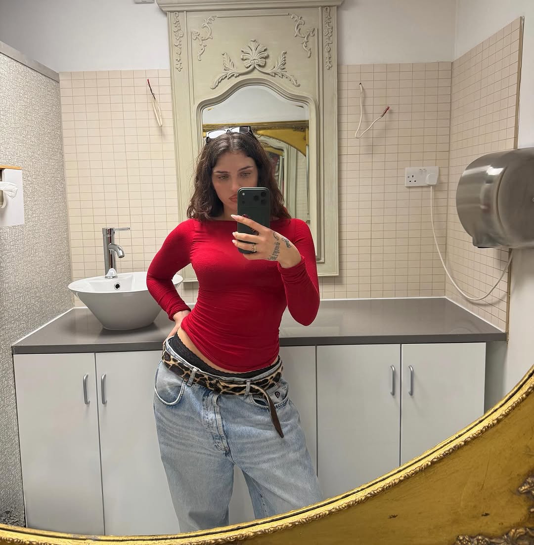 maemuller4lbv's tweet photo. UPDATE!!! 💋🎶🤰🏻

i really haven’t been posting on here very much and that needs to change so i’m gonna start posting like it’s my finsta until the music is ready (not long now!!!) cos i miss u and i don’t wanna be a stranger!!!

i just signed an indep... https://t.co/o7EETnvBsL
