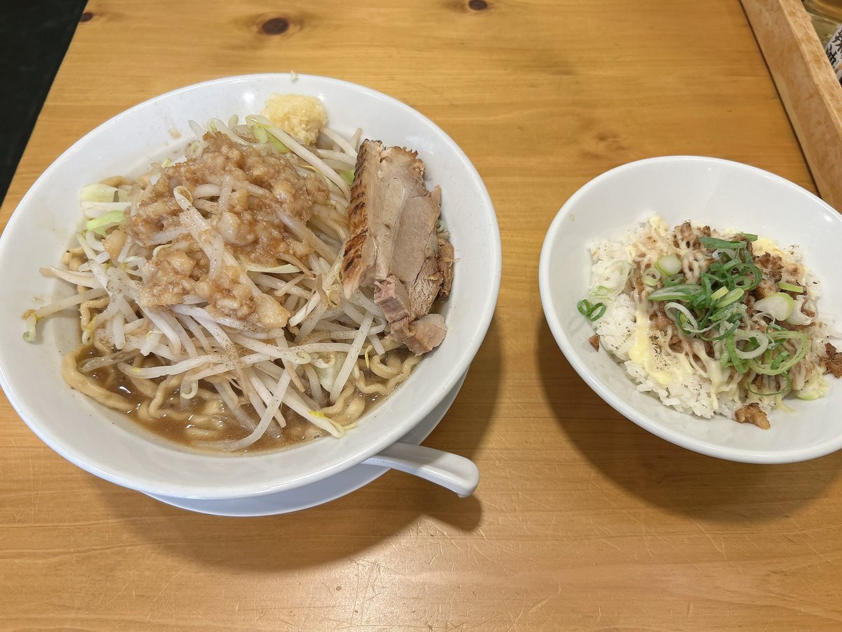taktw0307's tweet photo. ラーミョンエイムキメて来たから今日強い
後髪切った https://t.co/69P2uPR6uB