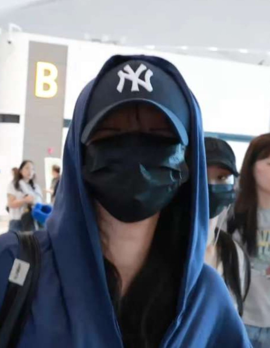 cobaltbluu_'s tweet photo. 어케 사람이 웃는 아이스크림 https://t.co/aADvPFLySM