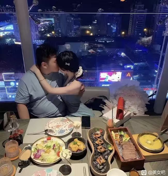 hui_gezi's tweet photo. 假如这个男生没钱会怎么样？ https://t.co/8YstnXNV0I