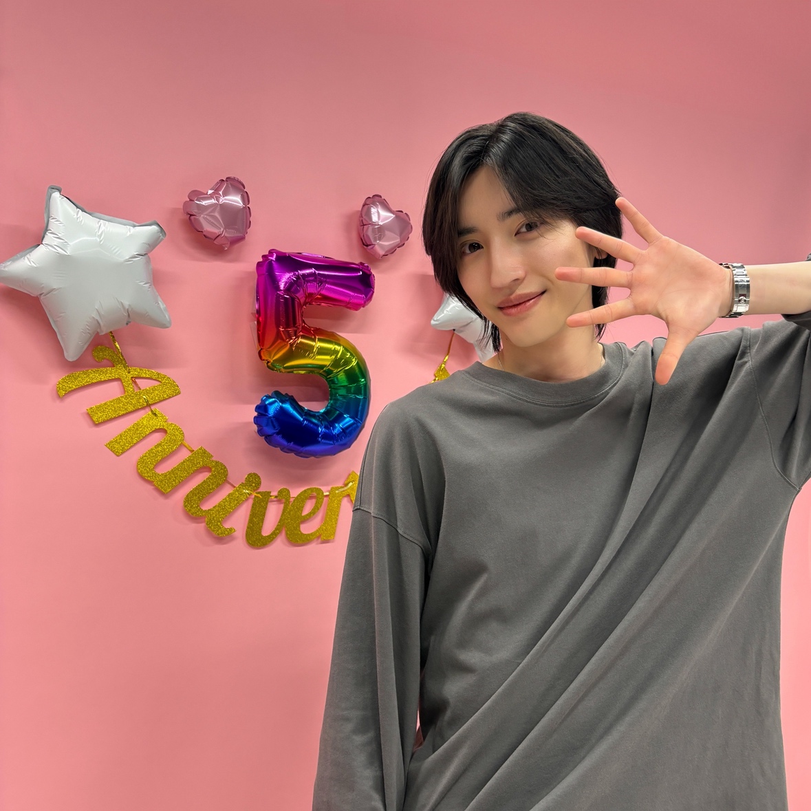 FAMILYCLUBweb's tweet photo. ━＼GO！5！#号外なにわ男子／━

⋱アーカイブ🆙⋰
｢#なにわ男子7人でつなぐ生配信📺｣
🩷RELAY03 #道枝駿佑 

━━━━━━━━━━━━━━━

照れながらメンバーの話をする姿や
思い出をたっぷり振り返るトークも!!

🔻道枝の初FCweb生配信の模様はこちら！🔻
https://t.co/i7100RZH99 https://t.co/gwybUSNNLo
